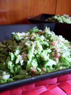 Una foto de Brócoli con jamón y parmesano