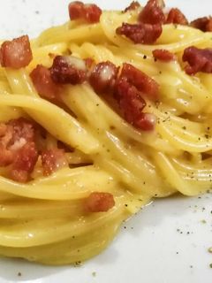 Una foto de Auténtica carbonara de los mejores chefs italianos