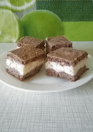 Tejfölös, pudingos fincsi süti 🥧 recept fotója