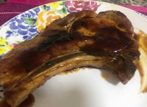 Una foto de Chuleta de cerdo con salsa de tamarindo