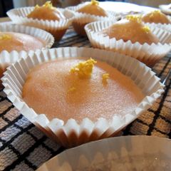 A picture of Lemon Drizzle Cake.