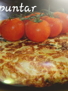Una foto de Tortilla de calabacín y patata
