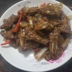 A picture of Chinese Stir Fry Black Pepper Beef Ribs 黑椒牛仔骨.