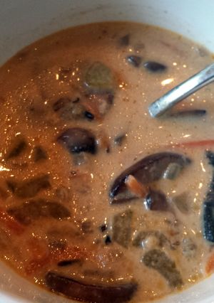 A picture of Creamy mushroom and wild rice soup.