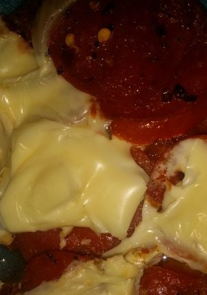 A picture of No crust pizza/no carbs.