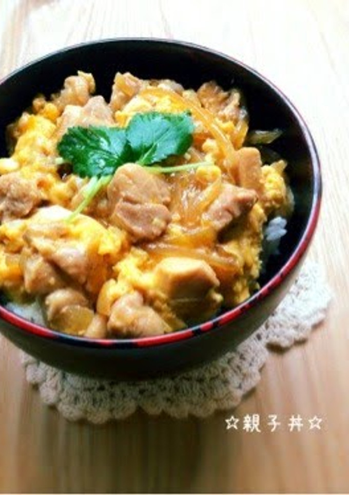 A picture of Oyakodon (Chicken and Egg Rice Bowl).