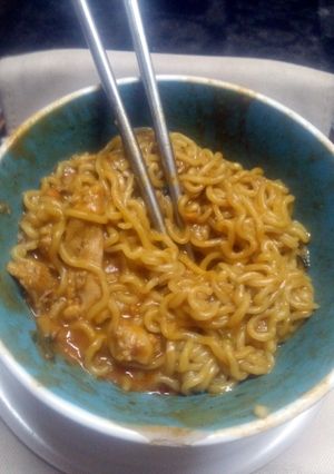 A picture of easy chicken pad thai.