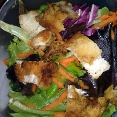 A picture of Chicken tenderz salad.