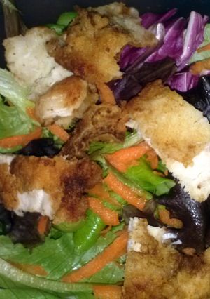 A picture of Chicken tenderz salad.