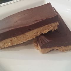 A picture of No bake peanut squares.