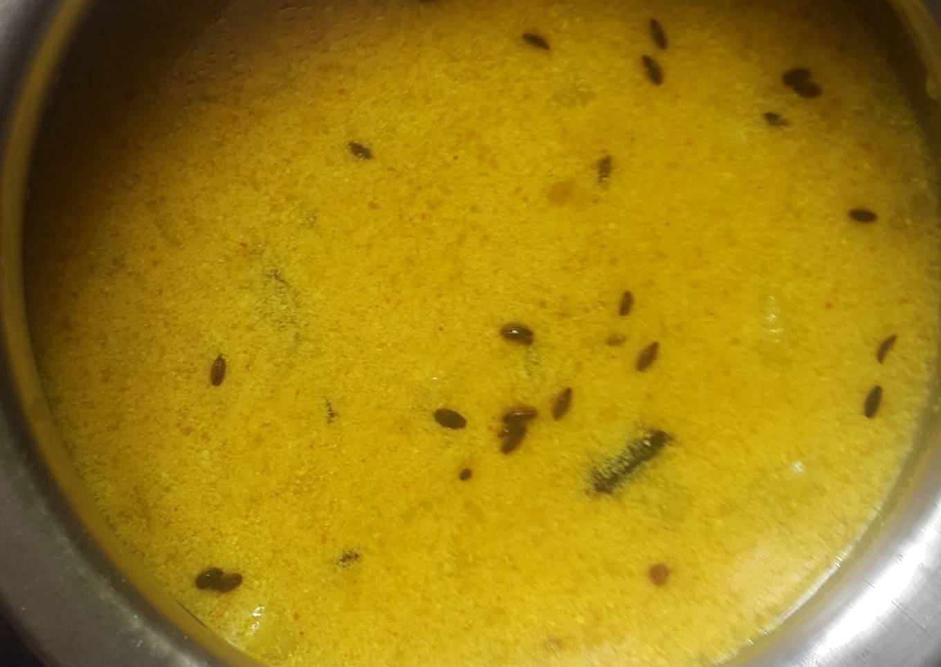 Curry with potatoes and yoghurt
