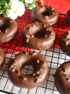 Una foto de Donuts de naranja y chocolate