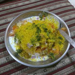A picture of Dahi kachori.