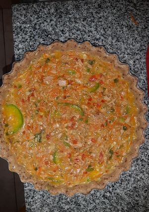 Una foto de Tarta de atún y verduras con masa integral