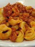 Tortellini Ripieni di Carne con Salsiccia al Sugo