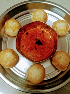 பூண்டு தக்காளி சட்னி (Garlic Tomato Chutney) (Poondu thakkaali chutney recipe in tamil) செய்முறை முக்கிய புகைப்படம்