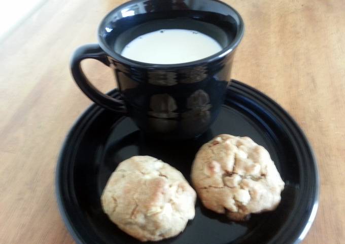 white chocolate and walnut snack cookies