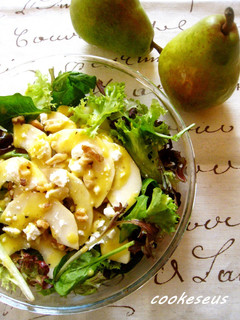 A picture of Pear and Walnut Salad.