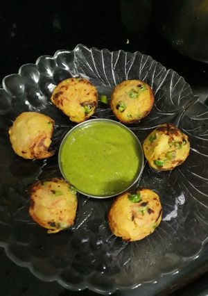 A picture of Moong dal appam.