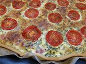 Une photo de quiche jambon