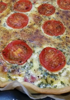 Une photo de Quiche au jambon et tomates cerises