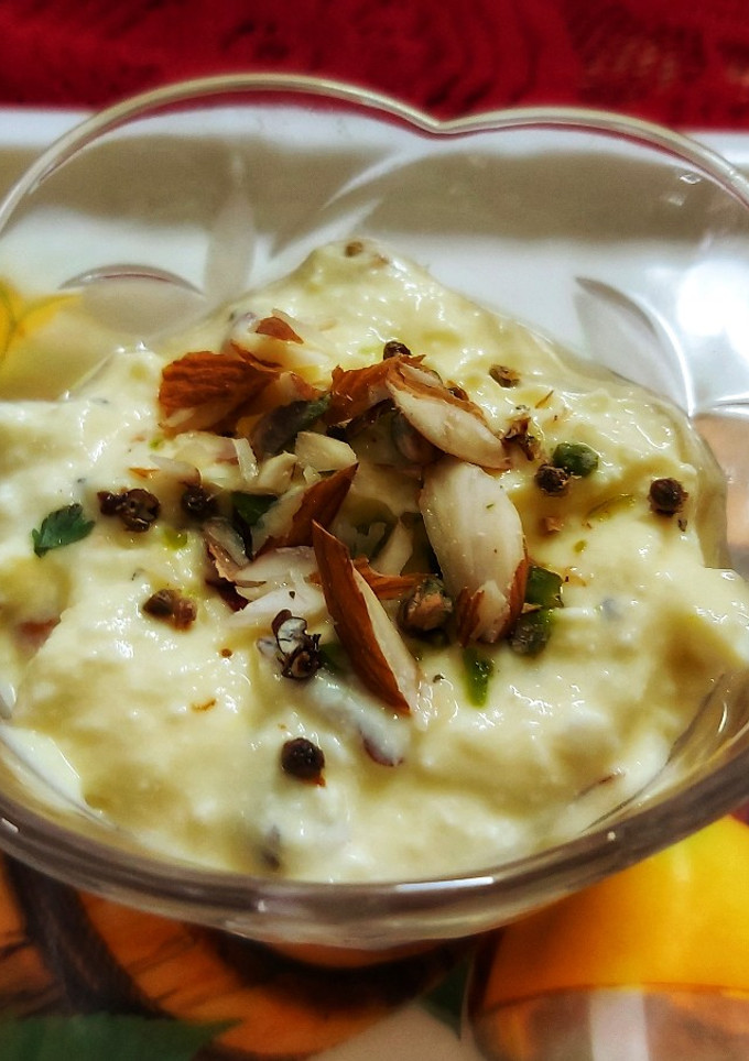 केसर इलायची श्रीखंड (Kesar elaichi shrikhand recipe in hindi) रेसिपी मुख्य फोटो