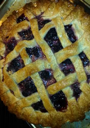 A picture of Blackberry Pie.