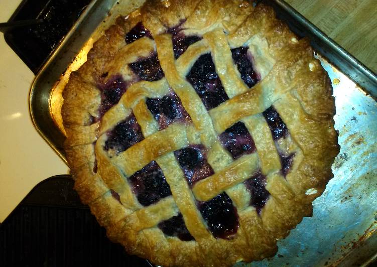 How to Make Award-winning Blackberry Pie