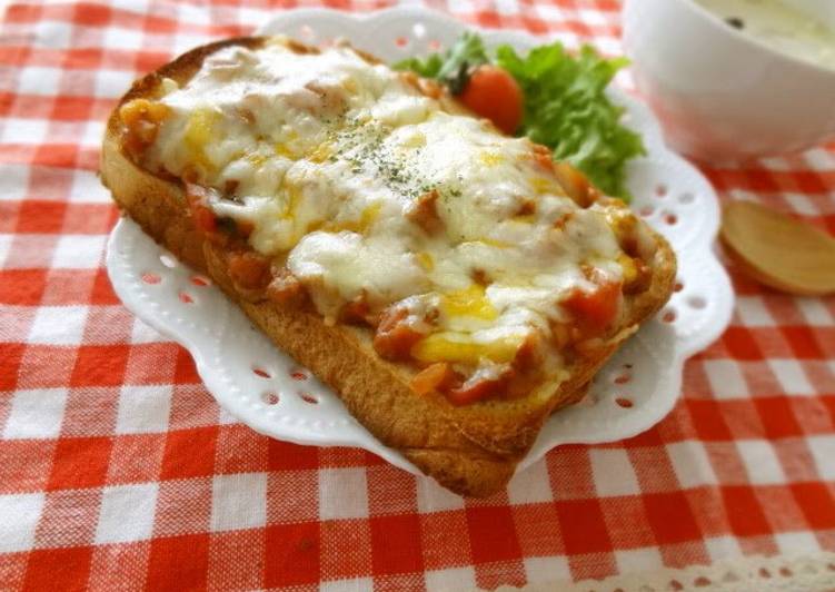 Steps to Make Favorite Toast With Meat Sauce