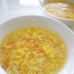 A picture of Simple Chinese-style Soup with Imitation Crab and Fluffy Eggs.
