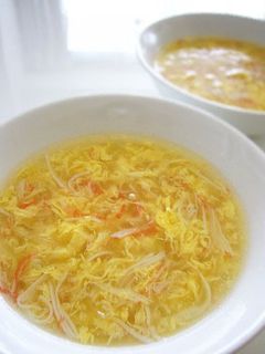 A picture of Simple Chinese-style Soup with Imitation Crab and Fluffy Eggs.