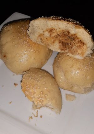 A picture of Chicken bun 🍗🍗.
