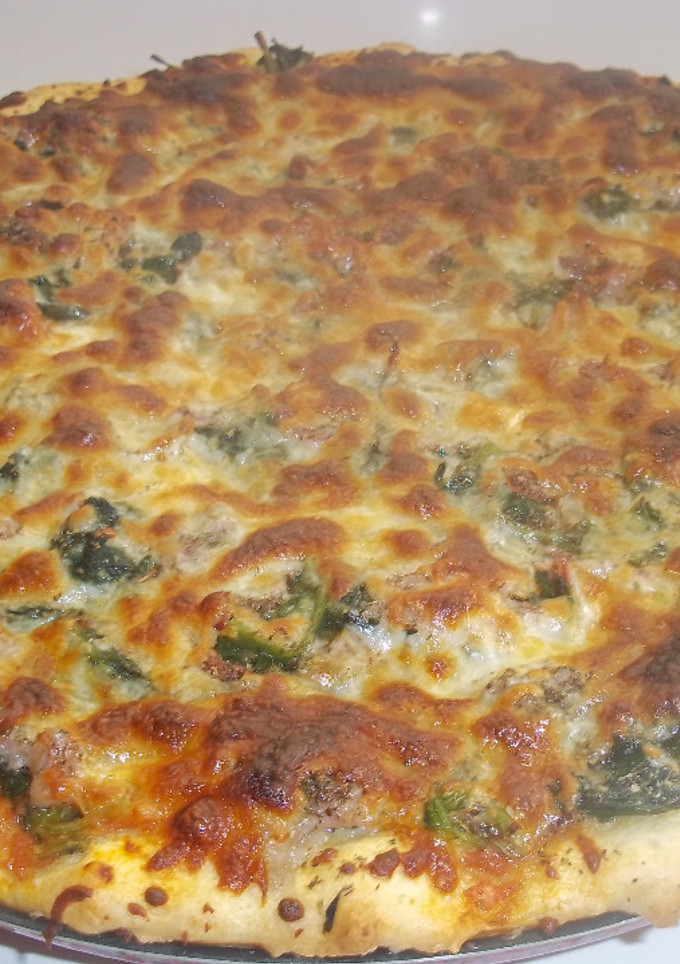 Una foto de Pizza de espinacas y beicon