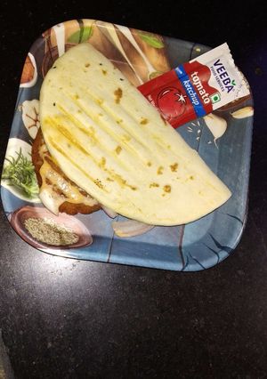 A picture of Chatpata nan burger.