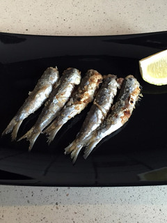 Una foto de Sardinitas fritas