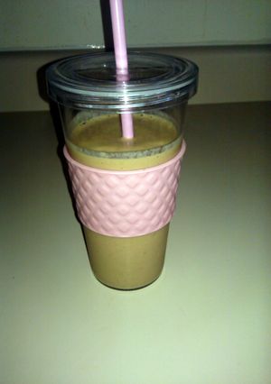 A picture of Fruit Smoothie with Yogurt & Spinach.