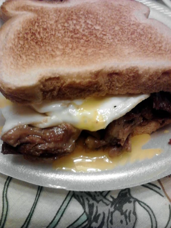 Easy Way Make Eggs over Pot Roast on Toast the Delicious Perfect