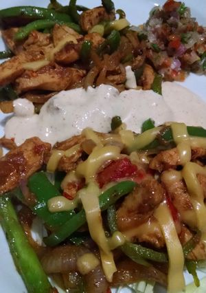 A picture of Stir fry chicken fajita.