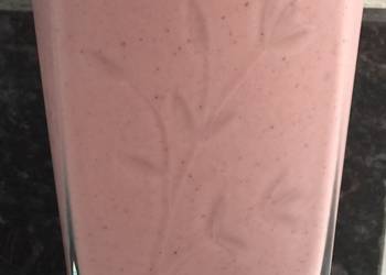 Easiest Way to Cook Tasty Strawberry Smoothie