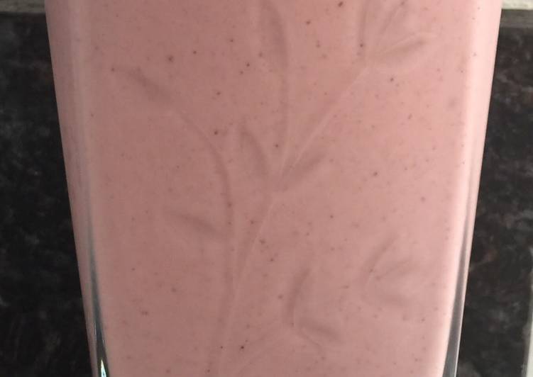 Simple Way to Prepare Homemade Strawberry Smoothie