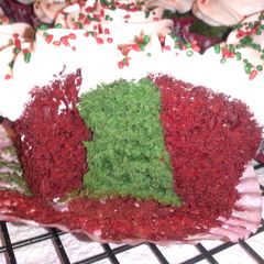 A picture of " Livetorides " Holiday Velvet Cupcakes......