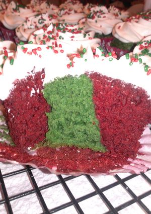 A picture of " Livetorides " Holiday Velvet Cupcakes......