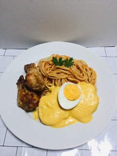 Una foto de Espaghetti en Salsa Roja con Pollo y Papa la Huancaína!!