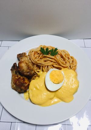 Una foto de Espaghetti en Salsa Roja con Pollo y Papa la Huancaína!!