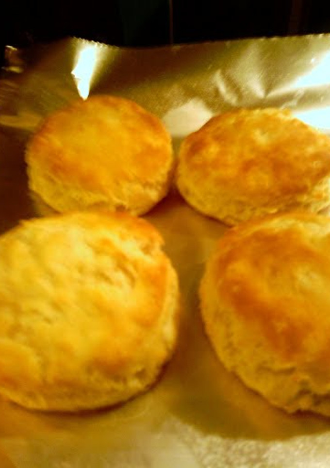 A picture of my buttermilk biscuits.