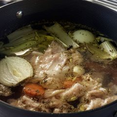 A picture of Chicken stock.