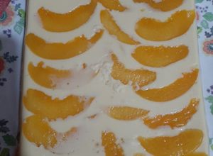 Una foto de Gelatina de leche y durazno paso a paso