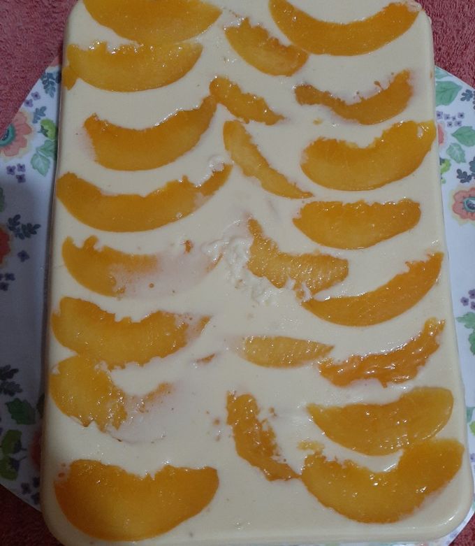 Una foto de Gelatina de leche y durazno paso a paso
