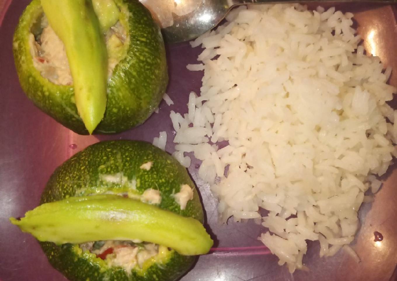 Calabacitas rellenas de atún