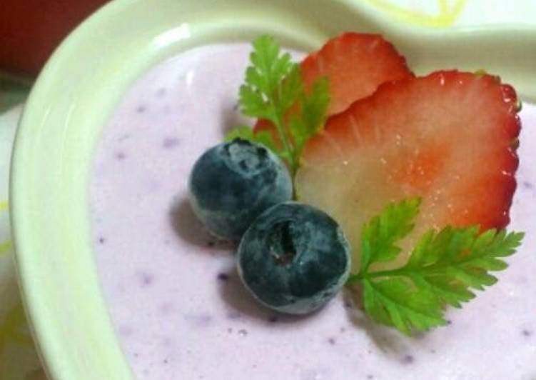 Strawberry and Blueberry No-Bake Cheesecake Mousse